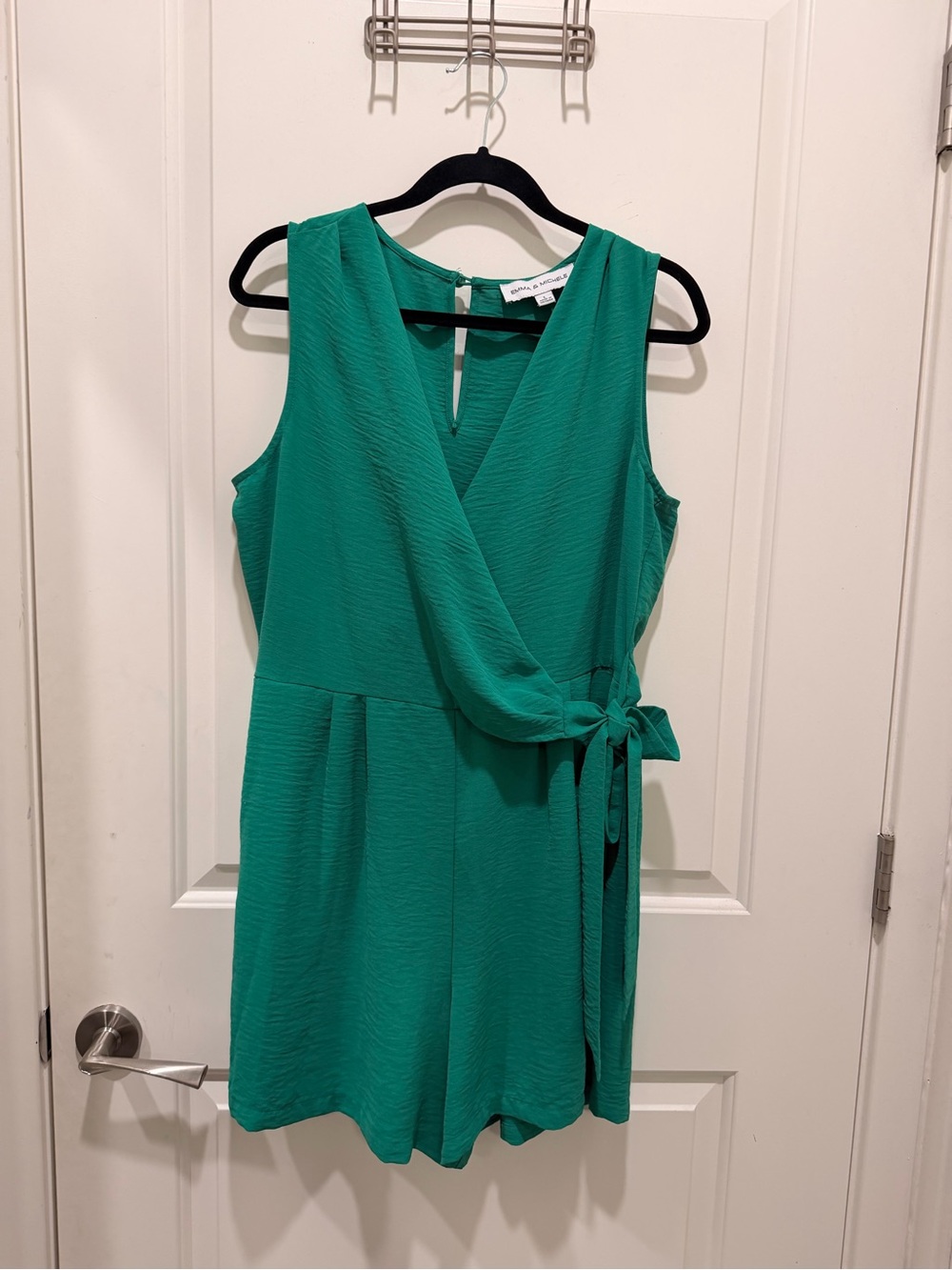 Emma & Michele Sleeveless
Romper Size L Green Tie
Waist Surplice